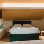 La Vie Est Belle
