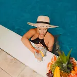 La Vie Est Belle *