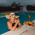 La Vie Est Belle
