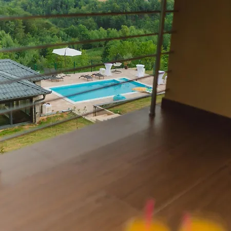 La Vie Est Belle Villa *