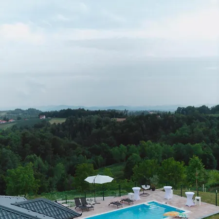 La Vie Est Belle Villa *